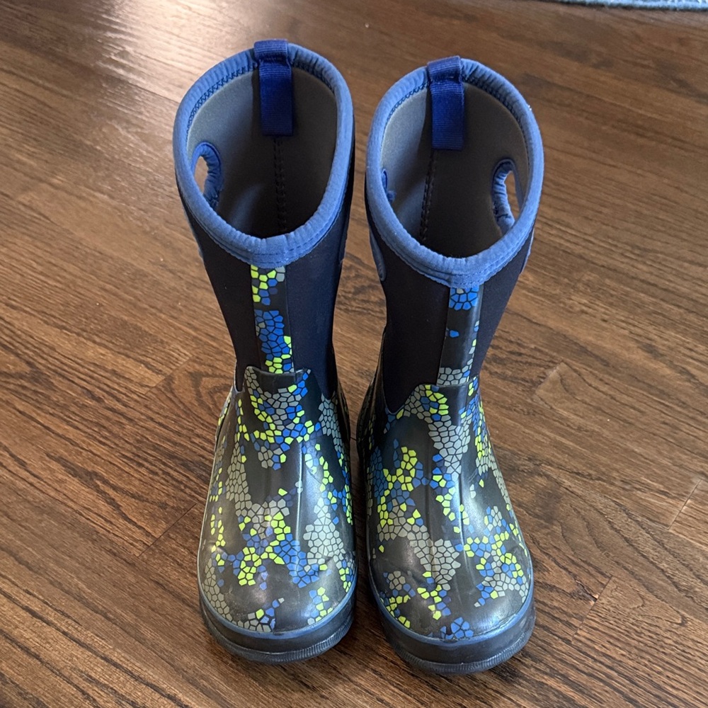 Bogs Kids' Size 2 Winter Boots with Blue and Green Design